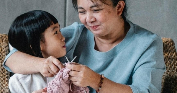 "Con ơi, đừng mang cháu đến thăm mẹ nữa..." - Lời tâm sự đau lòng của 1 người già khiến bao gia đình thức tỉnh
