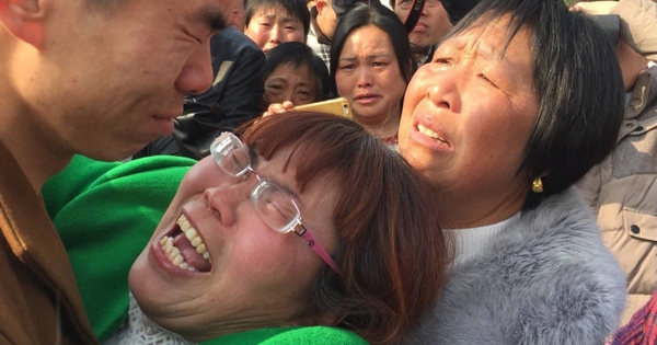 Nghi cô bé ăn trộm chiếc bút 12k, chủ cửa hàng dán thông tin của em lên để bêu rếu, 3 ngày sau cả khu phố hối hận