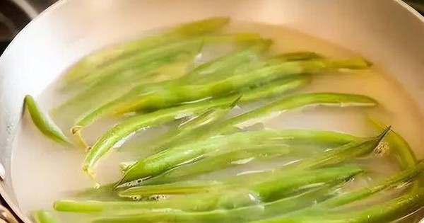 4 loại rau lười đến mấy cũng phải chần qua nếu không muộn thận đầy sỏi