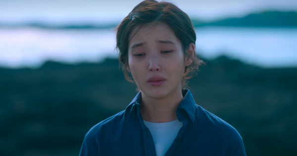 Vô tình đọc được câu thoại trong Khi Cuộc Đời Cho bạn Quả Quýt giữa đêm, sáng hôm sau tôi lén nhìn vào gáy bố rồi cứ thế òa khóc: Con bất hiếu quá!