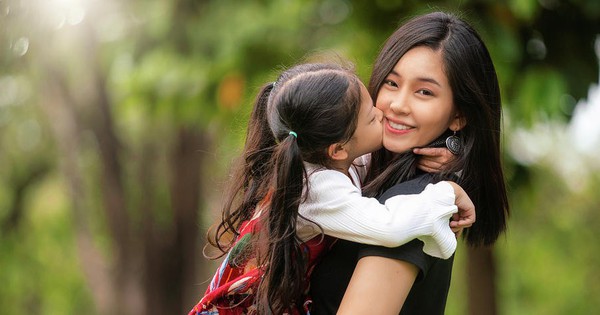 Hôn hai nơi này sẽ giúp con ngày càng thông minh - Không hề bí ẩn, khoa học giải thích rõ