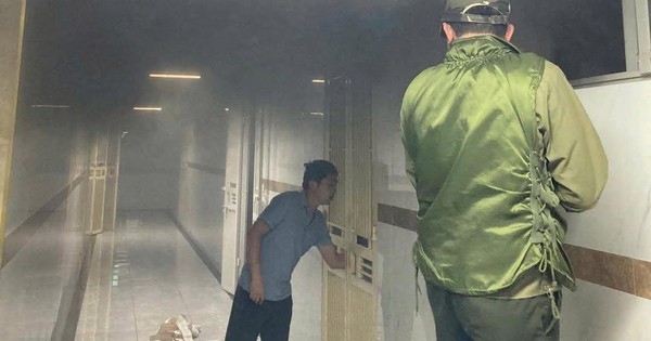 Cháy lớn ở chung cư HH1A Linh Đàm, cư dân tháo chạy lúc nửa đêm