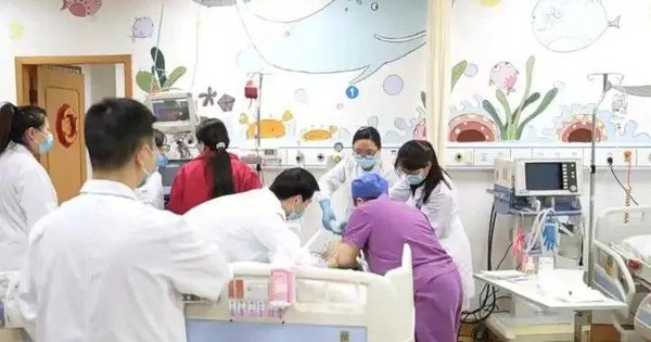 Cháu trai 2 tuổi tử vong sau khi ăn 1 món: Bà nội ngã quỵ, bật khóc khi nghe bác sĩ lý giải nguyên do