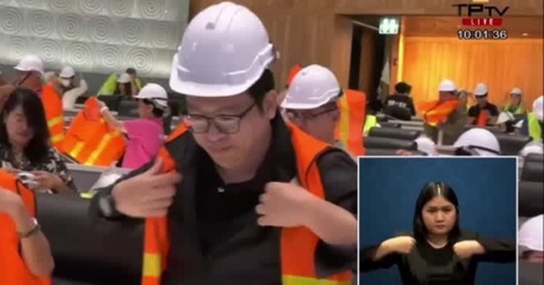 Sau động đất, quốc hội Thái Lan đội mũ bảo hiểm, mặc áo bảo hộ ngồi họp