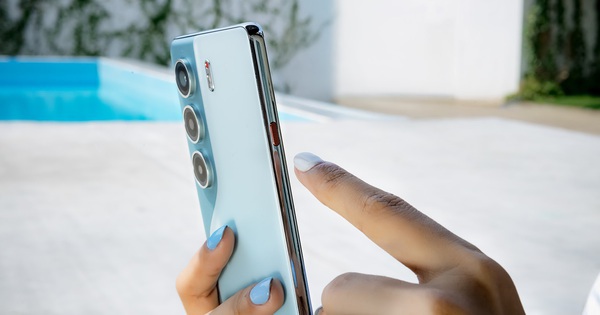 Nhiều ‘điểm cộng’ dành cho Tecno Camon 40: Thiết kế siêu mỏng, chụp nhanh một chạm, nhiều tính năng AI, giá ‘hạt dẻ’