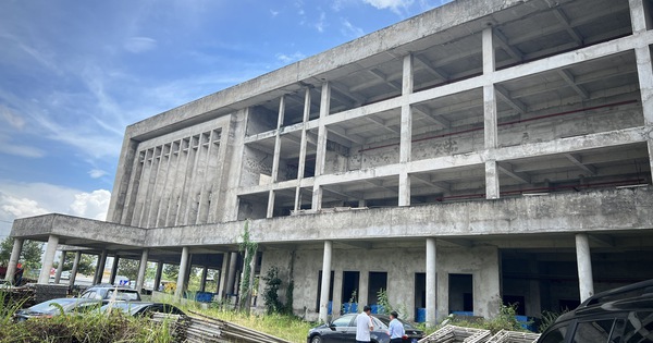 Cần Thơ đưa ra 2 phương án để tái khởi động bệnh viện ngàn tỉ "phơi nắng, phơi mưa"