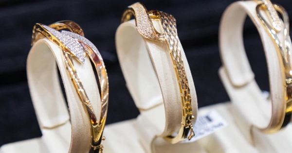 Giá vàng hôm nay 12/4: Tiếp tục chinh phục đỉnh mới