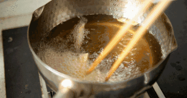 Cảnh báo khẩn: 8 thói quen nhà bếp là "anh em chí cốt" với ung thư, bạn lơ là dễ "ủ bệnh"