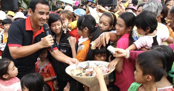 NÓNG - NS Quyền Linh chính thức lên tiếng sau khi bị Tập đoàn Hoa Sen tố BỘI TÍN, xem xét khởi kiện