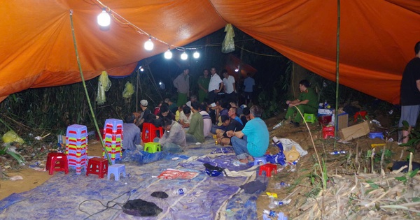 Cảnh sát bất ngờ đột kích vào khu vực được canh phòng cẩn mật 4 lớp, bắt cùng lúc 36 người