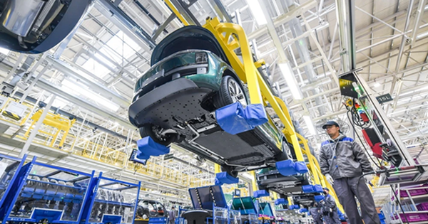 Bất chấp Mỹ siết thuế, người tiêu dùng toàn cầu vẫn "đổ xô" mua xe điện