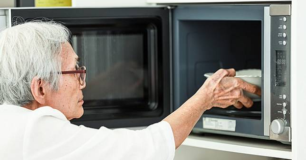 Mẹ sử dụng lò vi sóng theo cách khiến tôi phải thốt lên "Gừng già này quá cay rồi!": Tiện lợi lại tốt cho sức khỏe