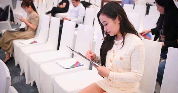 Chuyện của cổ đông Hoà Phát: Người đưa cả cháu đi đại hội để học đầu tư, người gom tiền đua mua theo Mai Phương Thuý