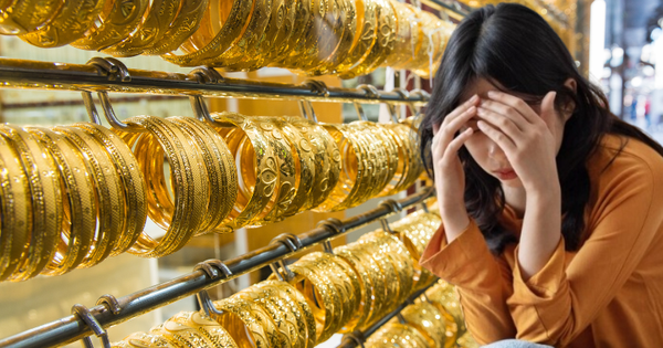 Giữ hay bán vàng? Một tuần thị trường "đảo điên" khiến không ít gia đình từ bình yên thành… căng như dây đàn