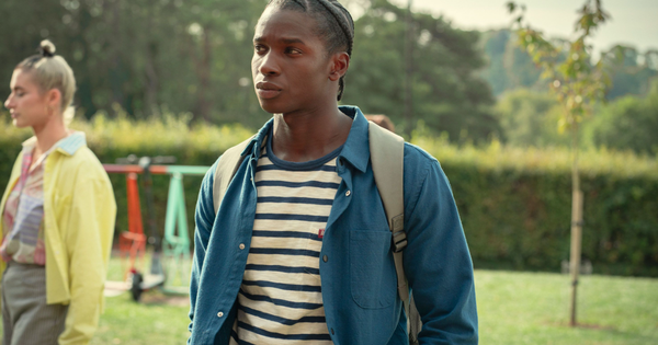 Xem phim Sex Education, nhờ chi tiết này mà tôi ngỡ ngàng nhận ra: Người mẹ như mình khiến con "ngạt thở" cỡ nào!