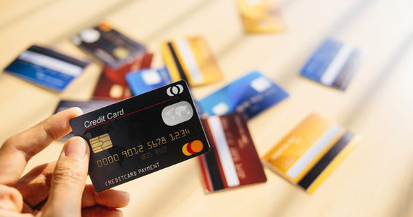 Quên trả tiền tối thiểu thẻ tín dụng, có bị phạt nặng không?