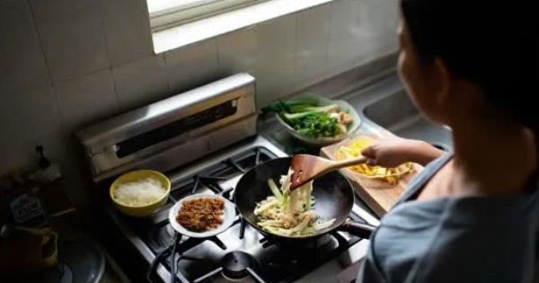 Người phụ nữ mắc ung thư đại tràng, bác sĩ cảnh báo thói quen vô số người mắc phải