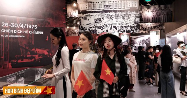 Bảo tàng Lịch sử Quân sự Việt Nam thu phí 40.000 đồng/người, khách vẫn đến đông nghịt trước thềm 30.4