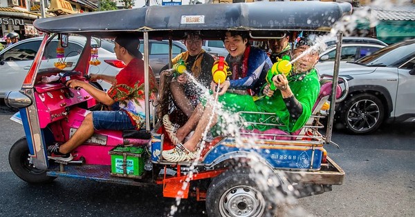 Lễ hội té nước lớn nhất thế giới