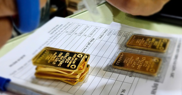 Giá vàng "đỉnh nóc", SJC, DOJI, Mi Hồng đồng loạt cảnh báo rủi ro mạo danh, lừa đảo