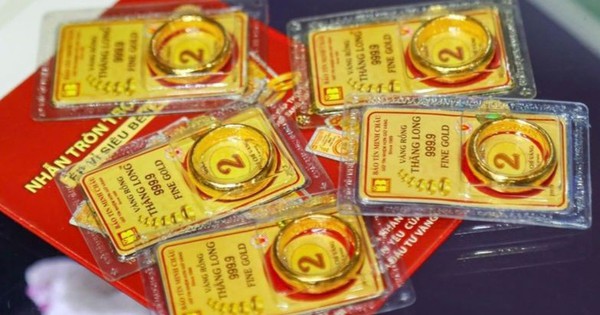 "Rơi tự do" sau khi lập đỉnh 120 triệu đồng/lượng, giá vàng sắp tới ra sao?