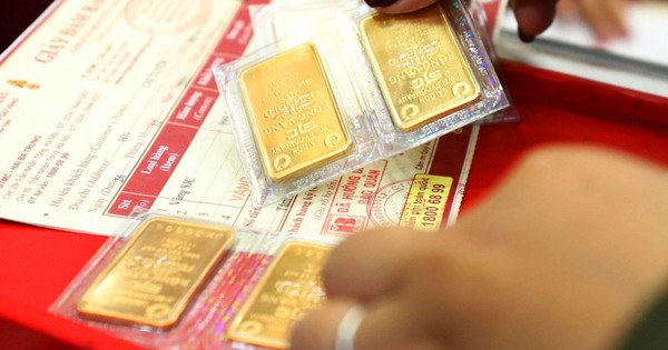 Giá vàng nhẫn, vàng SJC chiều 21/4 tiếp tục tăng vù vù, tiến sát mốc đỉnh lịch sử