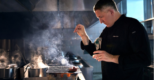 Tín đồ ẩm thực háo hức nhận tin Đầu bếp sở hữu 29 sao Michelin tới Việt Nam, trổ tài chế biến món Pháp và Địa Trung Hải