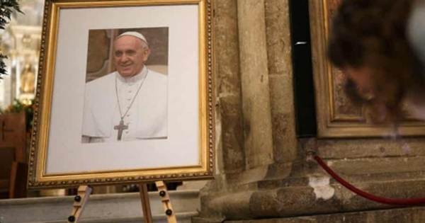 Giáo hoàng Francis qua đời vì đột quỵ và suy tim