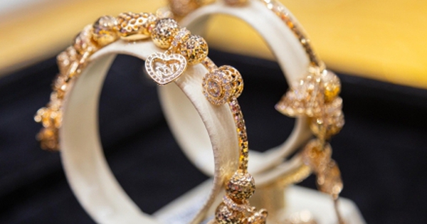 Giá vàng hôm nay 24/4: Tiếp tục lao dốc