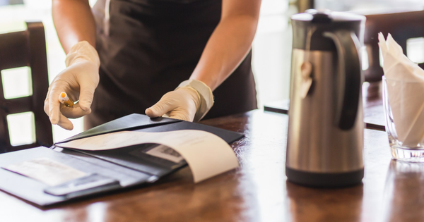 Thứ hầu như ai cũng lấy khi mua hàng: Thực hư chuyện chỉ cầm 10 giây đã hấp thụ hóa chất cực độc?