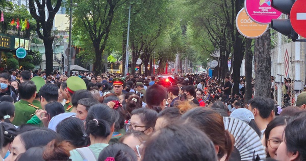 Bác sĩ khuyến cáo người dân cách bảo đảm an toàn khi mắc kẹt trong đám đông đi chơi lễ