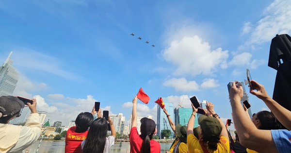 Những khoảnh khắc không quên trong lễ tổng duyệt diễu binh, diễu hành sáng 27-4