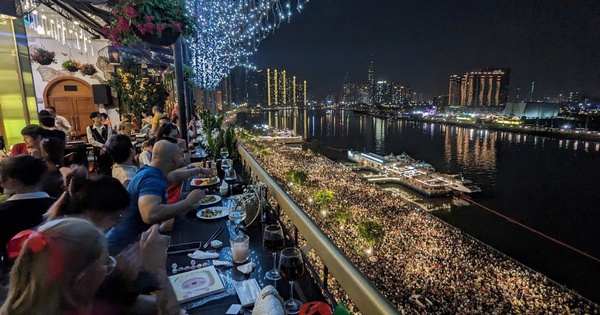 Những khách sạn có view "đỉnh nóc" xem bắn pháo hoa, diễu binh, diễu hành