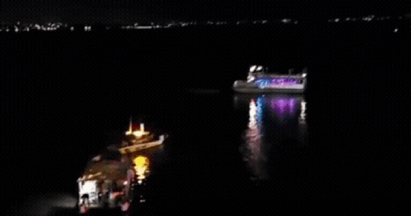 Thuyền đâm vào phà chở 45 người, thương vong hàng loạt: Video ghi lại khung cảnh hỗn loạn