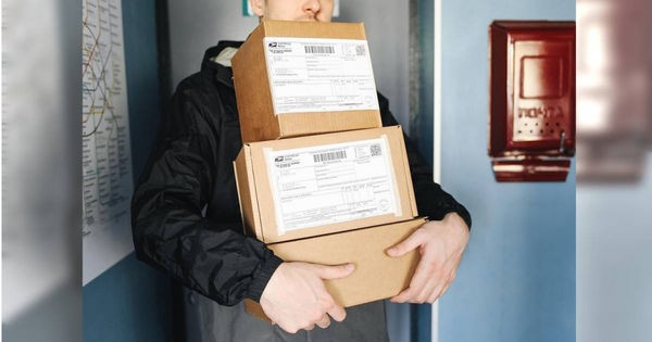 Thấy khách có 100 đơn ship COD liên tục, shipper từ chối giao hàng, ai ngờ lại được cảnh sát khen ngợi