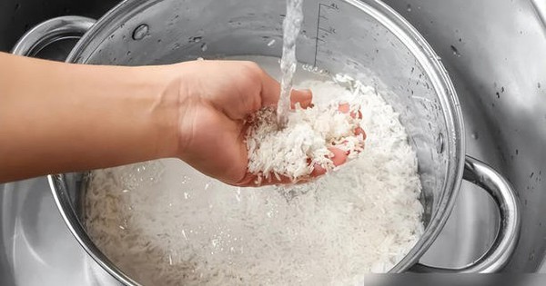 Nên dùng nước nóng hay nước lạnh để nấu cơm tốt hơn? Hôm nay tôi mới phát hiện ra sự thật!