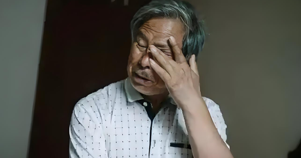 Lương tháng 10 triệu đồng nhưng bỏ 16 tỷ đồng mua 29 hợp đồng bảo hiểm: Bí mật kinh hoàng của người bốc vác lộ ra khiến con gái suy sụp