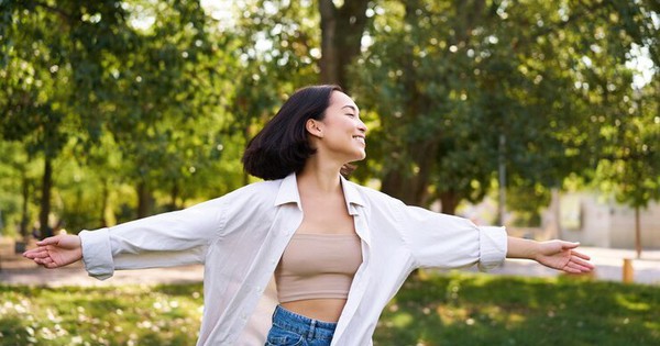 Bước qua “phía bên kia con dốc cuộc đời”, tôi nhận ra sự thật thấm thía: Kẻ ngốc đấu tranh vì tiền bạc và danh vọng, người khôn ngoan chỉ chú trọng 2 điều này