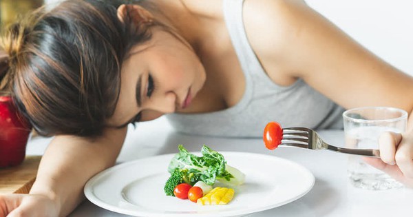 Đáng lo hơn bạn nghĩ: Ăn uống bình thường nhưng có cảm giác này sau ăn thì có thể là dấu hiệu của bệnh nghiêm trọng!