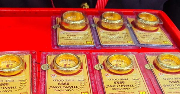 Chuyên gia: Giá vàng giảm do áp lực chốt lời, sẽ tăng trở lại