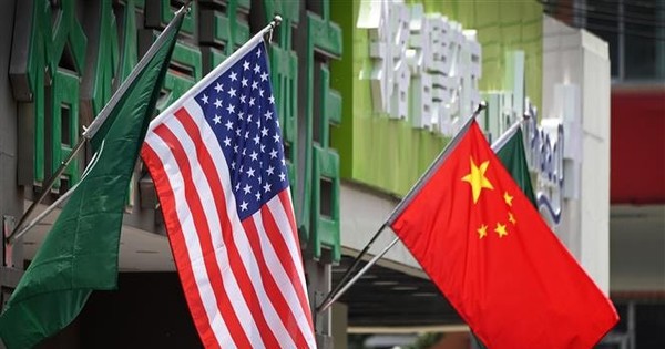 Mỹ áp thuế 104% với Trung Quốc, Phố Wall lại lao dốc