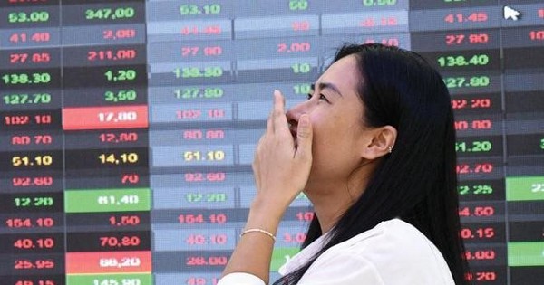 Chứng khoán Việt Nam bất ngờ lấy lại "sắc xanh", hồi phục gần 70 điểm so với đáy