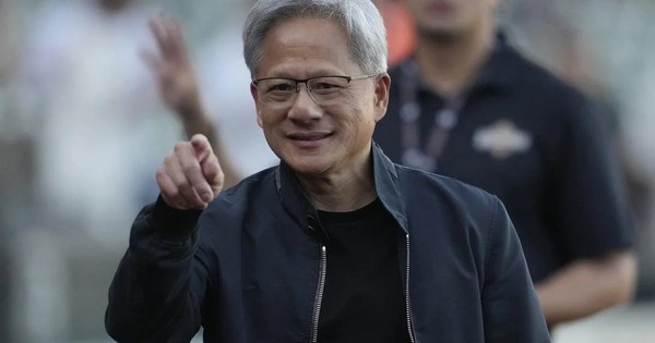 "Một khi đã quá nhiều tiền", thuế quan cao với NVIDIA không phải vấn đề: Tỷ phú Jensen Huang đã có cách?