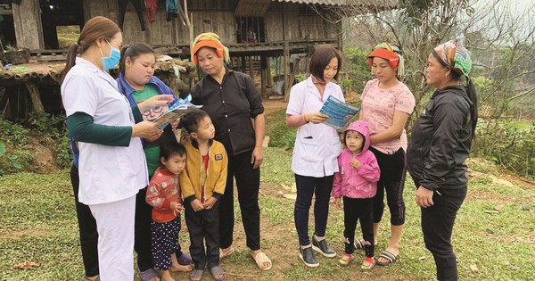 Đề xuất nâng mức hỗ trợ hằng tháng với nhân viên y tế thôn, tổ dân phố, cô đỡ thôn bản