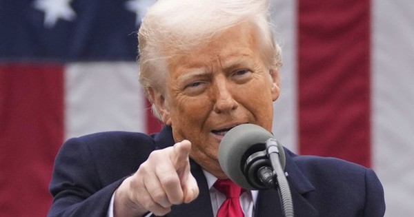 Tổng thống Trump chuẩn bị áp thuế mới với ngành công nghiệp quan trọng của châu Âu