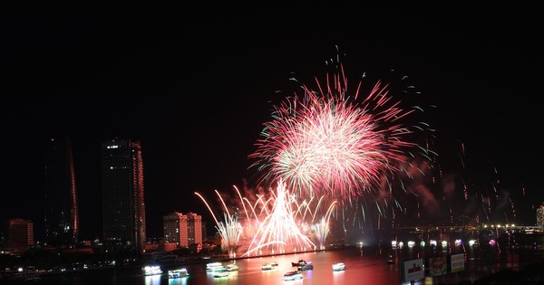 ‘Bỏng tay’ giá vé du thuyền xem pháo hoa Đà Nẵng