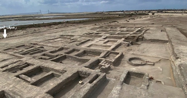 Đi theo con đường ẩn giữa sa mạc, lạc vào pháo đài 2.000 năm