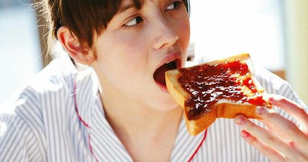 Sáng dậy đói cồn cào cũng không ăn 4 loại bánh mì này: Cắn 1 miếng là tự cộng thêm hàng tá bệnh