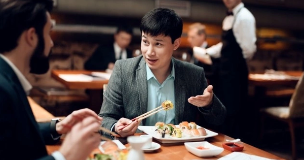 Được bạn mời đi ăn nhưng không được gọi món, nhà văn Trung Quốc thất vọng nhìn thấu lòng người: Tính cách lộ rõ trên bàn ăn, nếu dính điều cuối cùng, hãy tránh xa lập tức