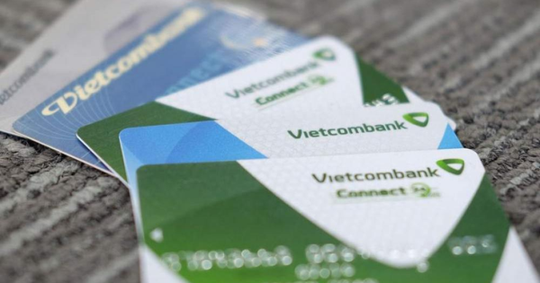 Biểu phí thẻ ghi nợ ngân hàng mới nhất của Vietcombank